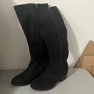 3/25$ (Mix)Universal Thread Black Suede Boots, Black, size  5.5